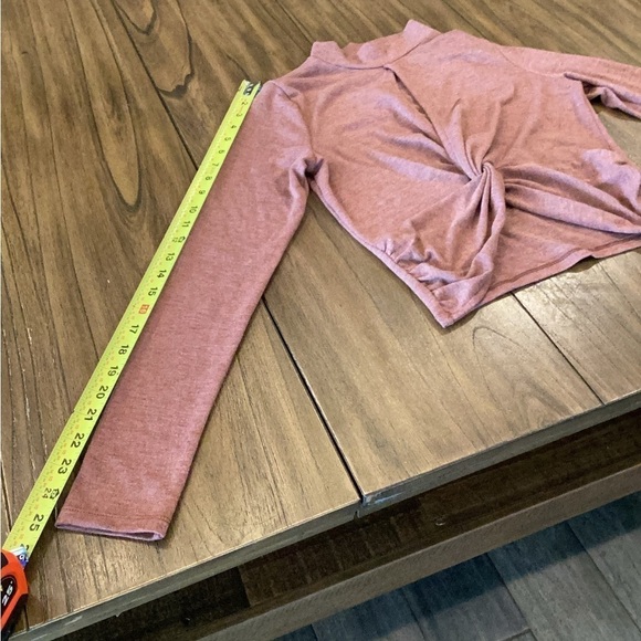 GOOD LUCK GEM Crop key hole twist pink Sweater Shirt Sz small - Picture 9 of 9